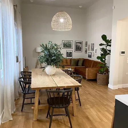 Oak Luxury Living *